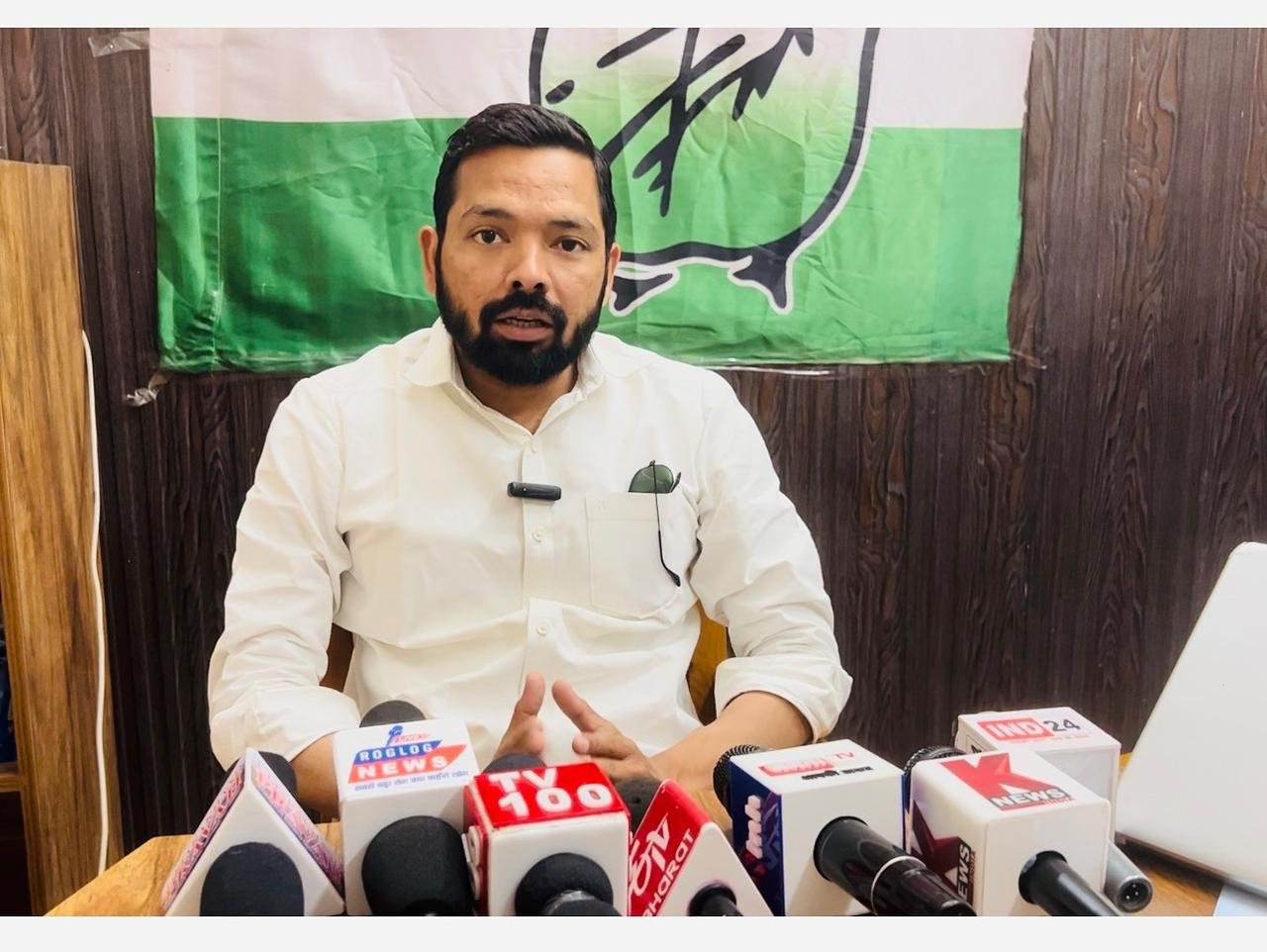 महंत दिलीप रावत ने यूपीसीएल पर लगाए भ्रष्टाचार के आरोप, कांग्रेस ने धामी सरकार को घेरा