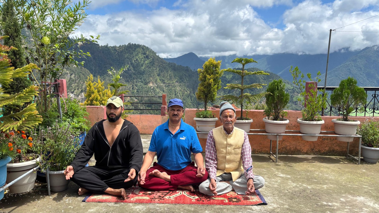 योग के साथ कर्मचारी महासंघ ने 351 वें दिन भी जारी रखा आंदोलन