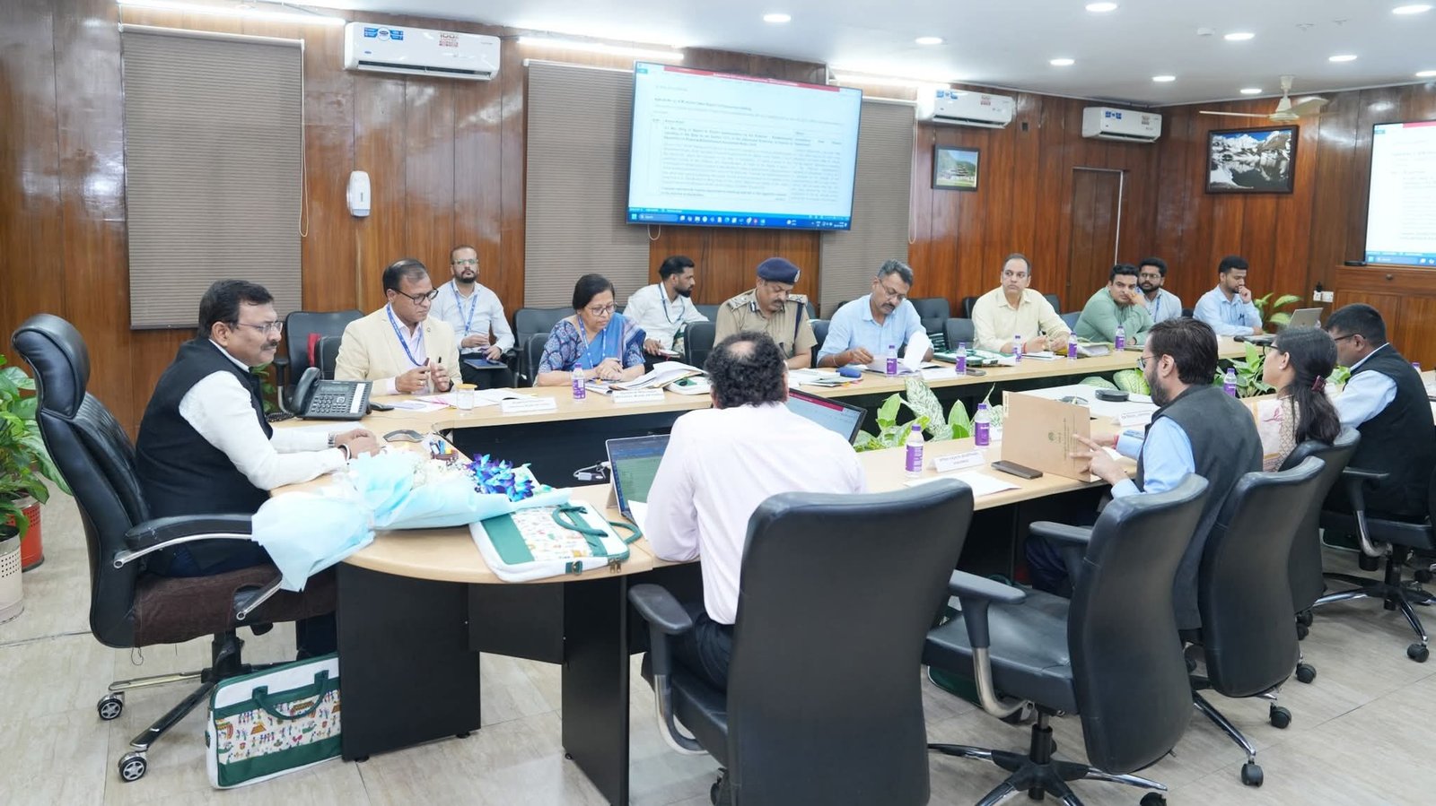 मुख्य सचिव ने साइबर क्राइम पर रोक लगाने के लिए प्रभावी कदम उठाने के निर्देश दिए