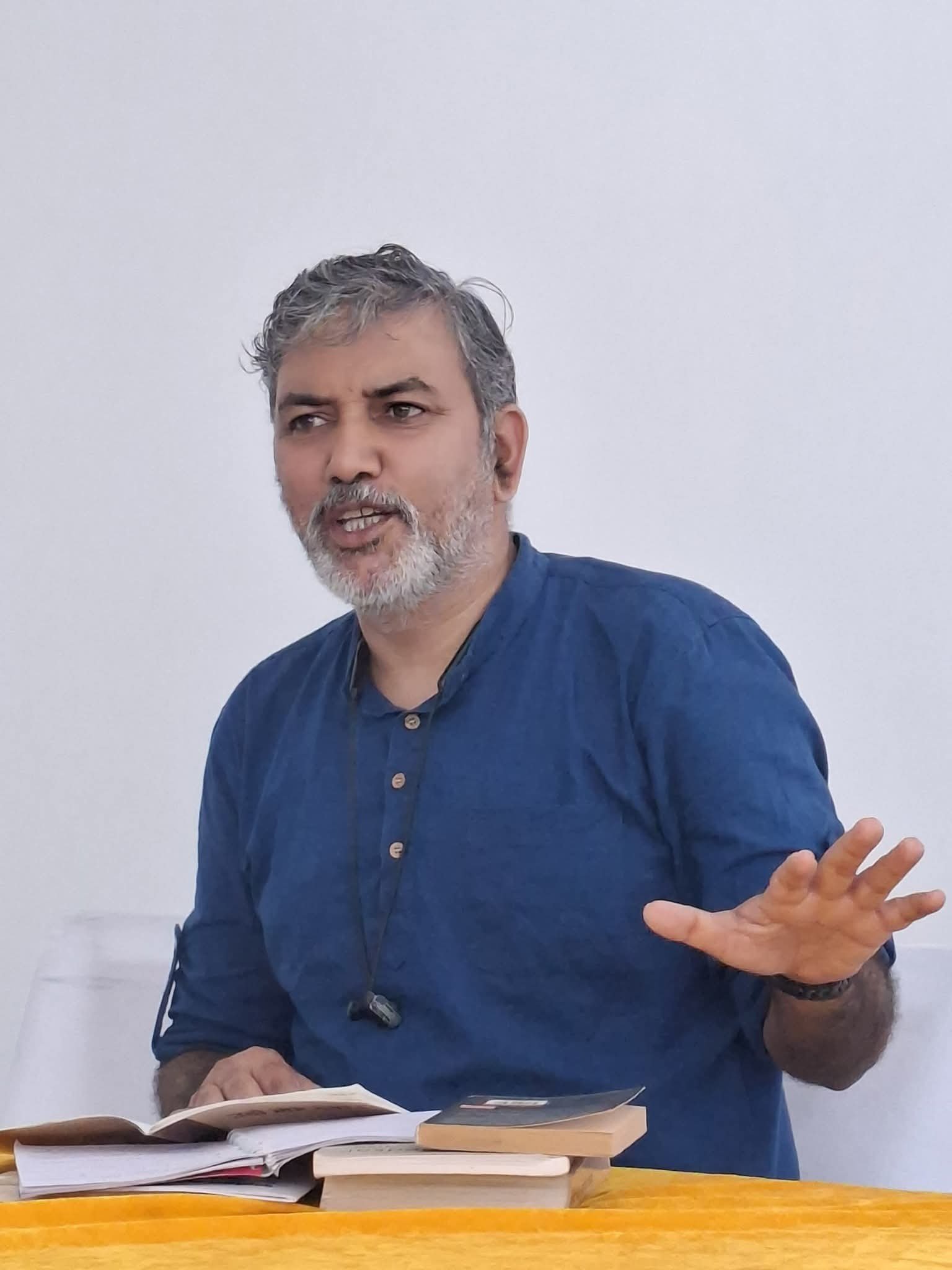इंद्रेश मैखुरी का सरकार और राज्य निर्वाचन आयोग पर निशाना