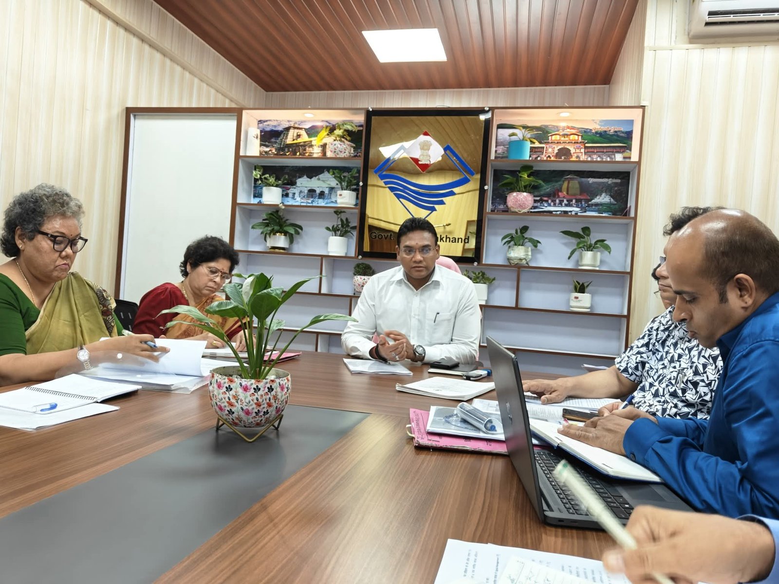 सचिव स्वास्थ्य ने नशा मुक्ति केंद्रों को लेकर की बैठक