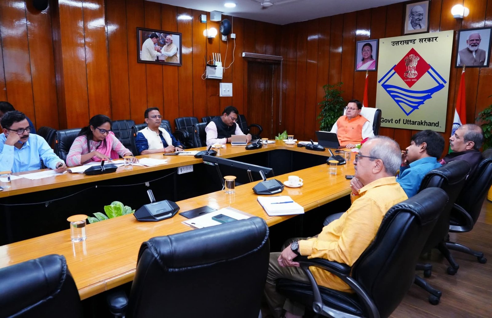 सीएम धामी ने दिए प्रधानमंत्री ई बस शुरू करने के निर्देश