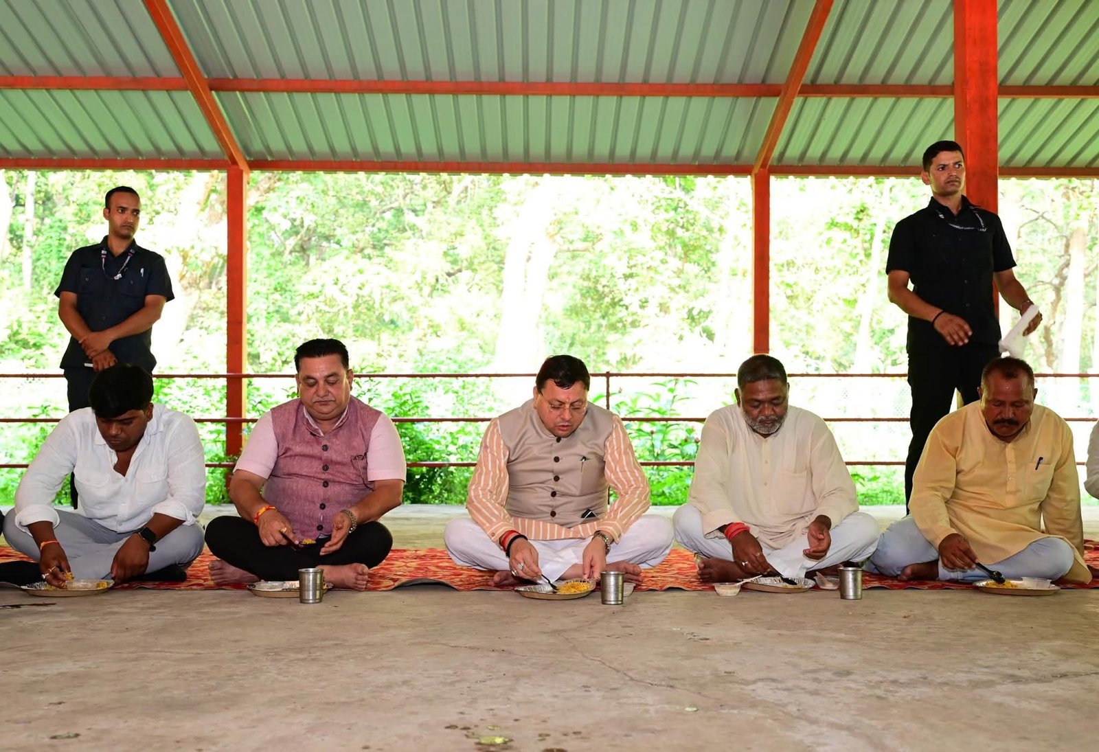 सीएम ने इस मंदिर में की पूजा और भंडारा भी छका