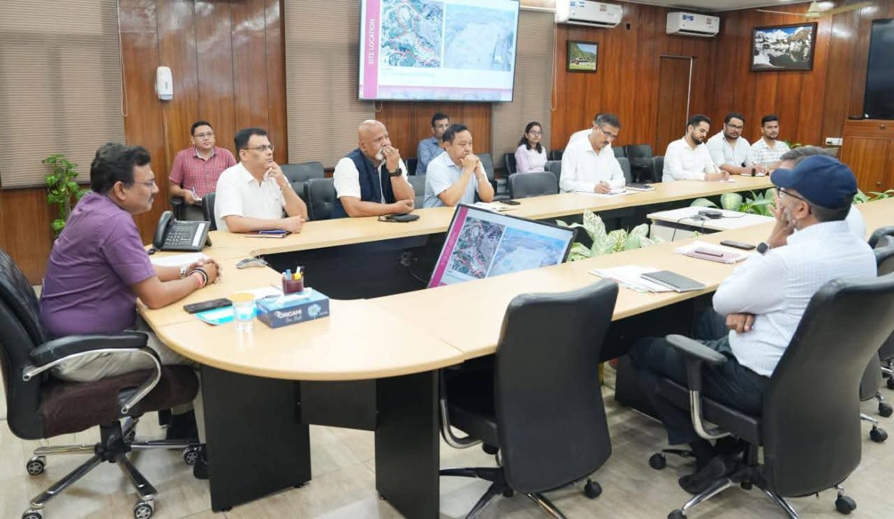 सीएस ने की चंपावत के गोलज्यू कॉरिडोर को लेकर समीक्षा