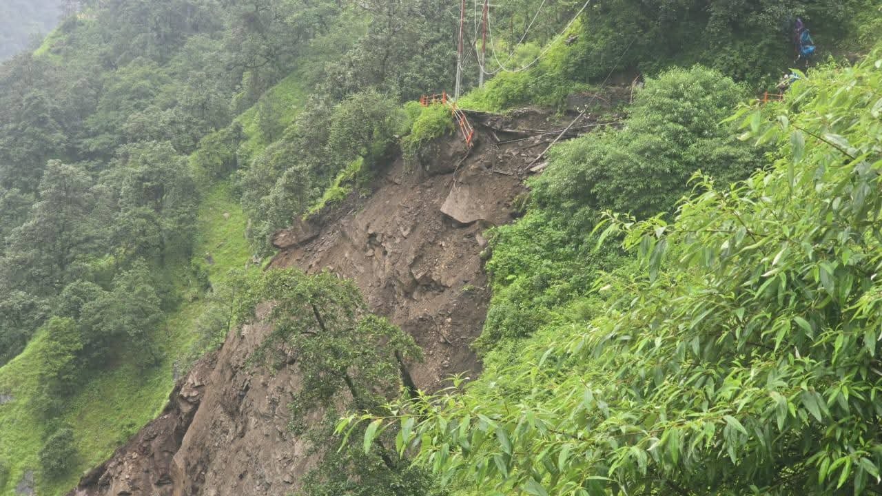 केदारनाथ रूट पर भूस्खलन की वजह से 2-3 दिन के लिए यात्रा स्थगित