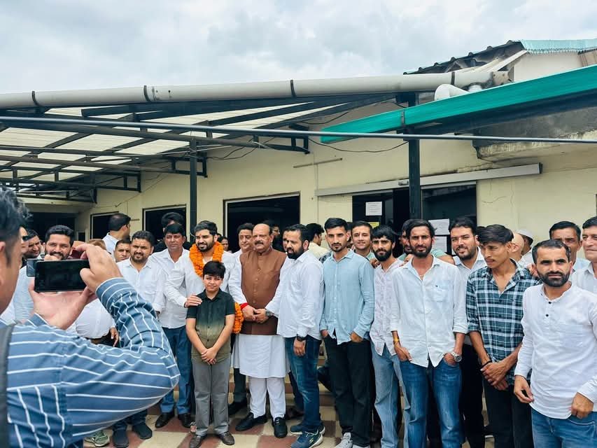 प्रीतम सिंह के बेटे अभिषेक सिंह ने बृनाड जिला पंचायत सीट से किया नामांकन