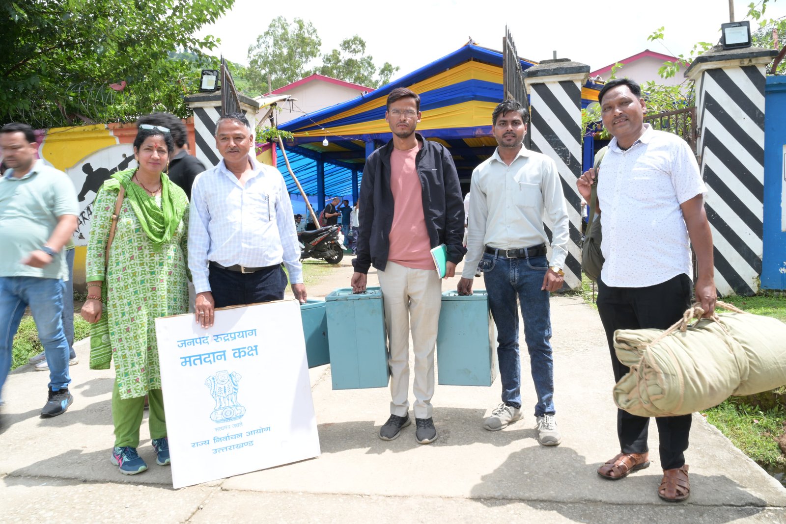 रुद्रप्रयाग में पंचायत चुनाव के मतदान की पूरी तैयारी, पोलिंग पार्टियां हुईं रवाना