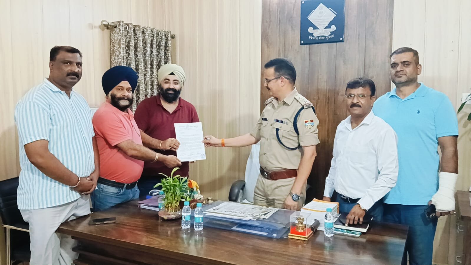 करन माहरा के एडिटेड वीडियो को लेकर कांग्रेस ने पुलिस से की शिकायत, धाकड़ धामी फेसबुक पेज के एडमिन पर एक्शन की मांग
