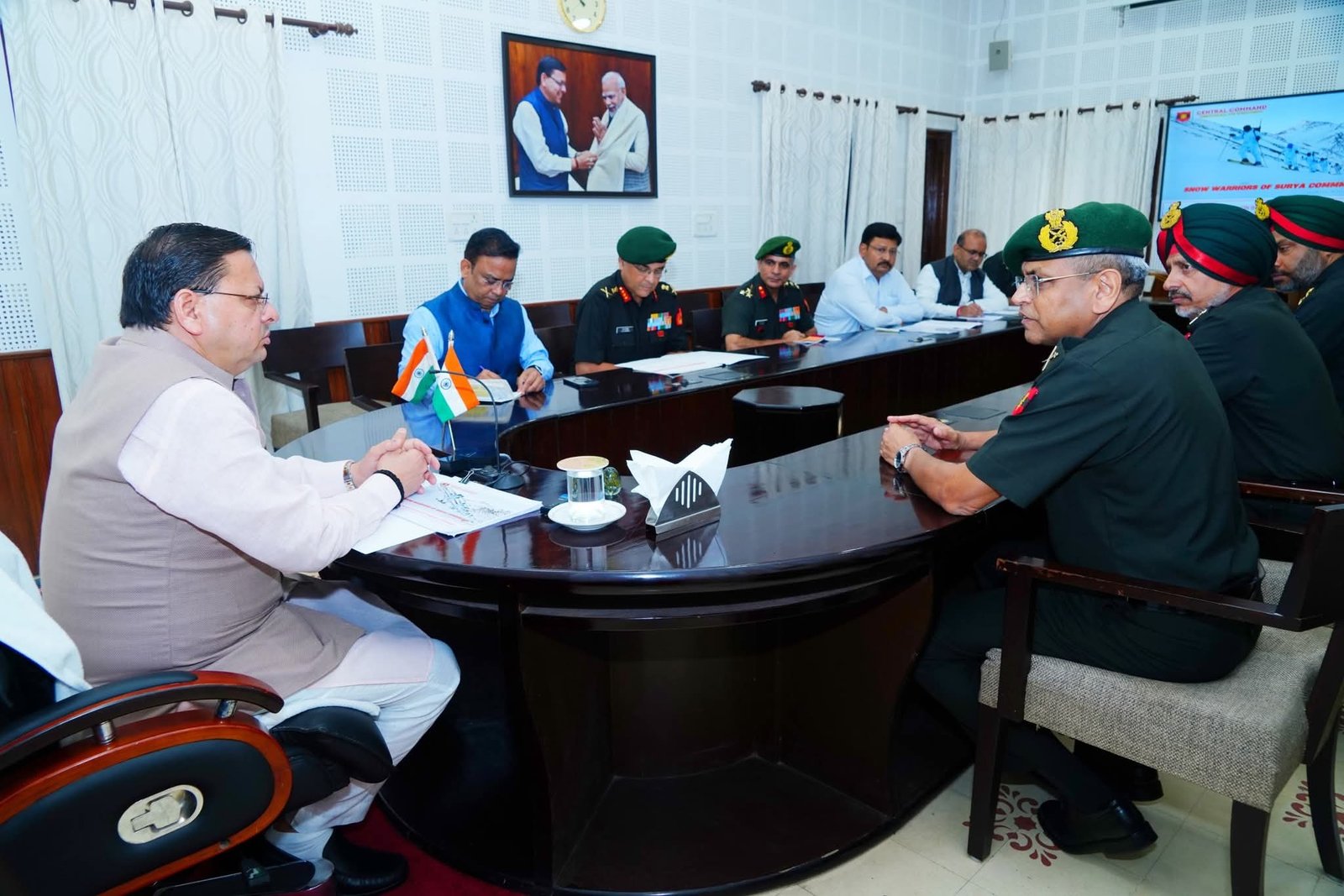 सीएम धामी से मिले सेना के अफसर, इन मुद्दों पर चर्चा