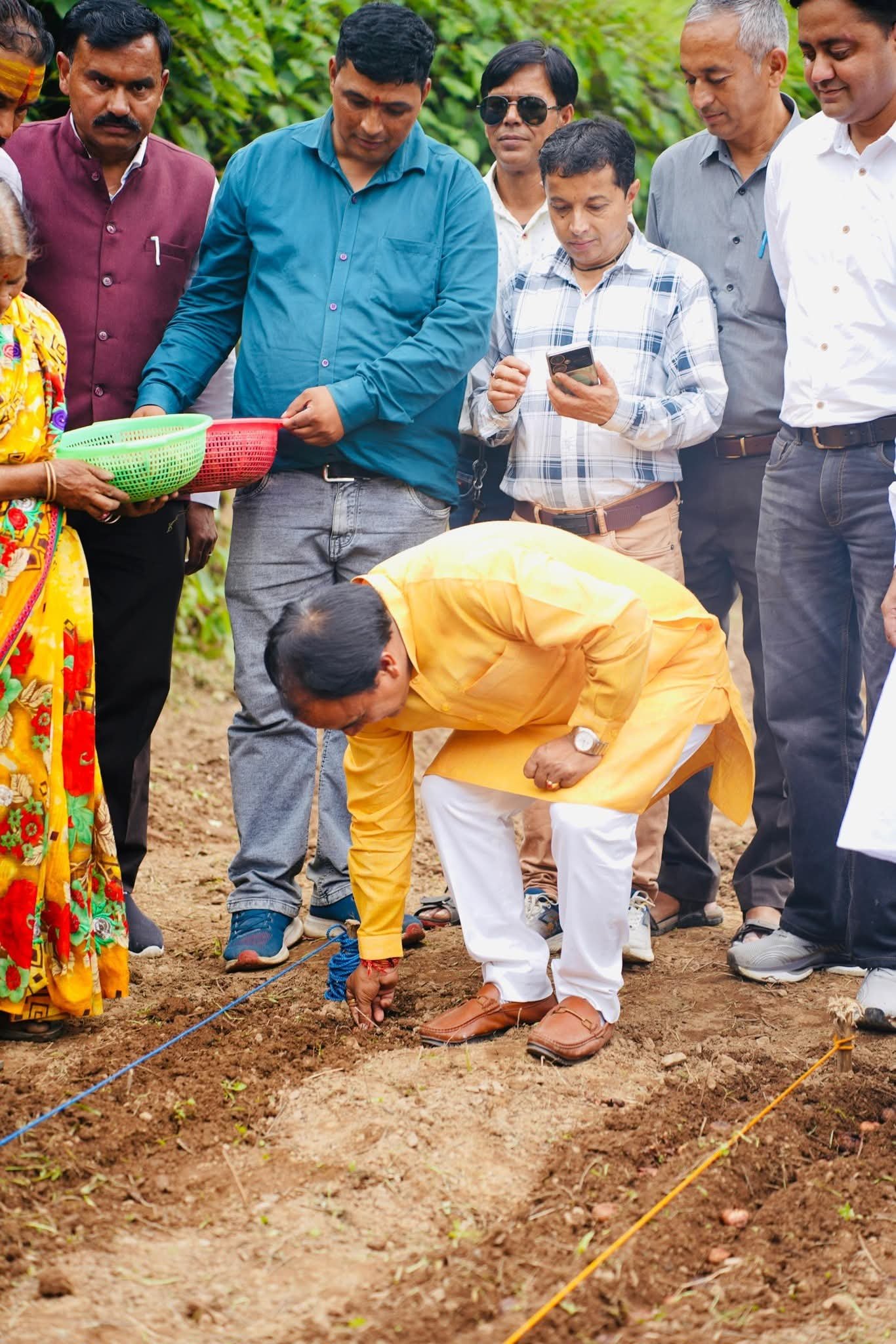 धन सिंह रावत ने किया वीर माधो सिंह भंडारी सामूहिक खेती का आगाज