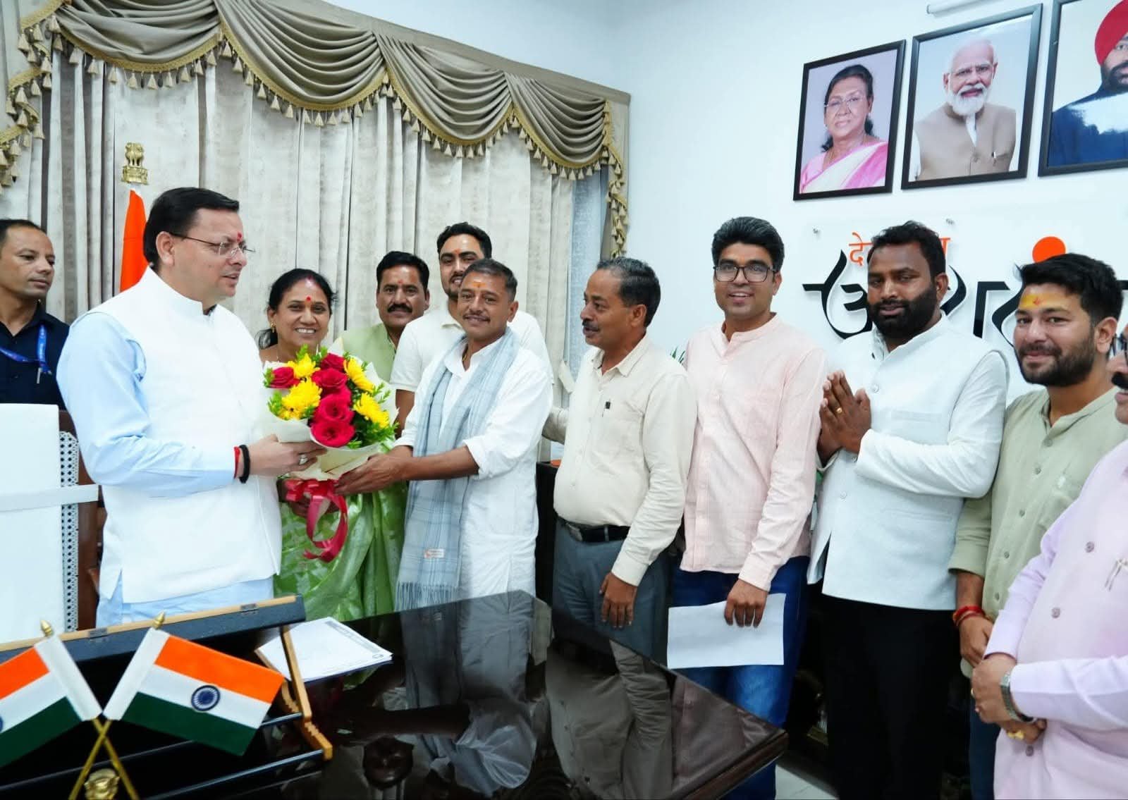 आशा नौटियाल के नेतृत्व में सीएम से मिले पंचायत प्रतिनिधि