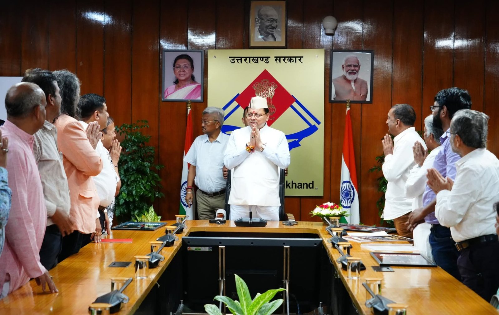 सीएम धामी ने इस फिल्म के पोस्टर का किया विमोचन