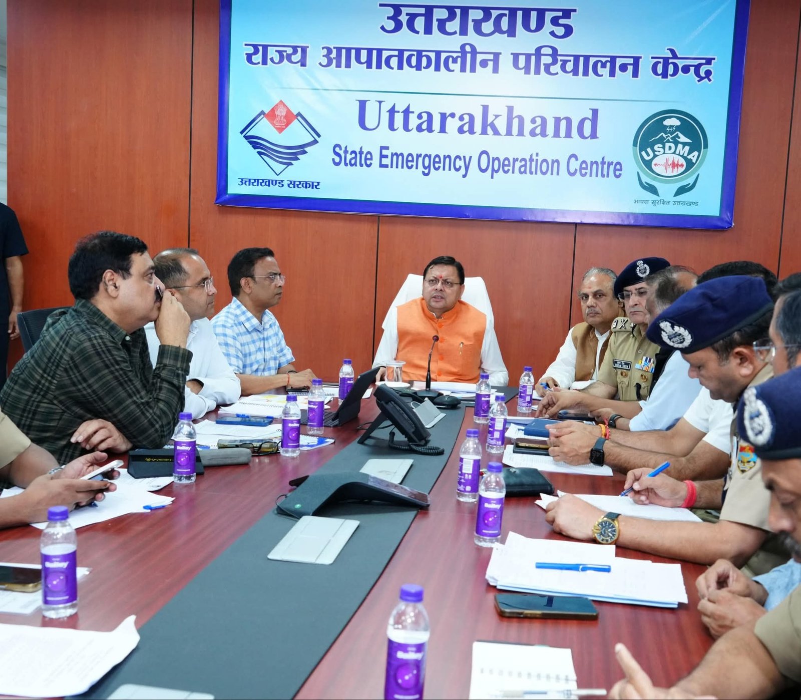 सीएम धामी ने आपदा कंट्रोल रूम पहुंच कर की उत्तरकाशी राहत बचाव की समीक्षा