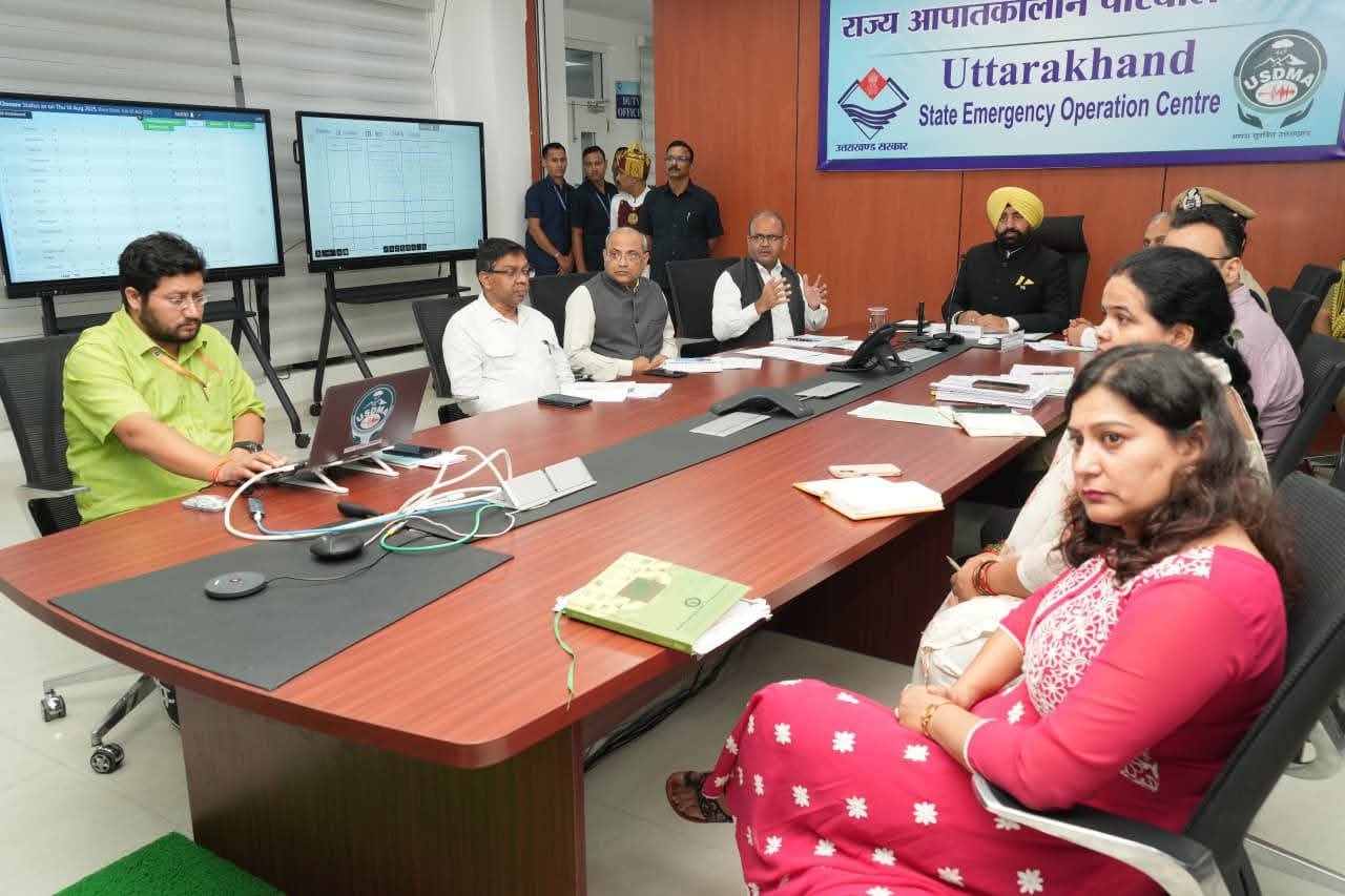 राज्यपाल ने आपदा कंट्रोल रूम पहुंच कर लिया धराली में चल रहे राहत बचाव का जायजा