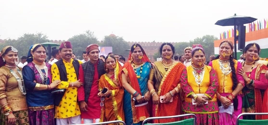 उत्तराखंड के दल ने परम्परागत परिधान में किया स्वतंत्रता दिवस समारोह में प्रतिभाग