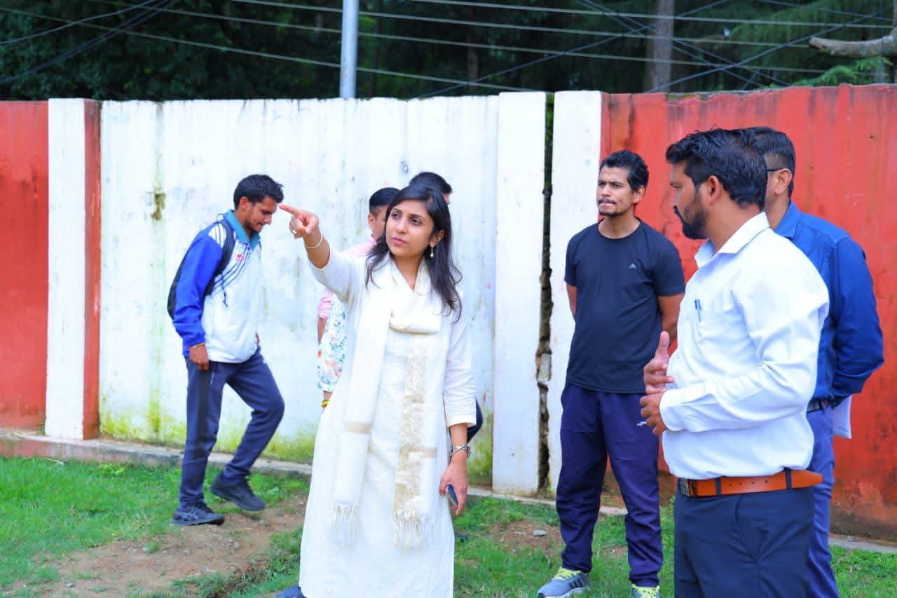 डीएम पौड़ी ने किया रांसी स्टेडियम का निरीक्षण