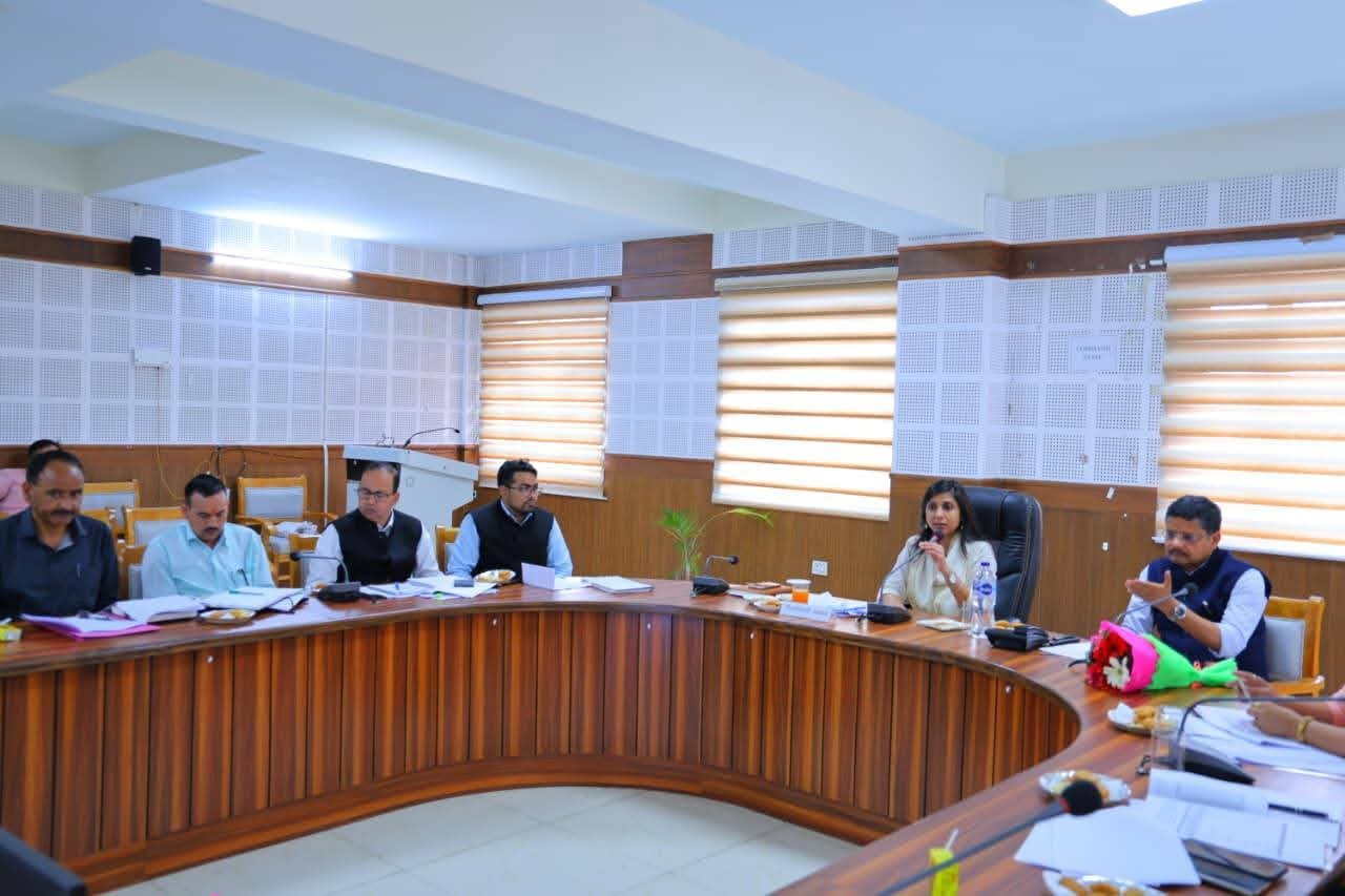 DM पौड़ी ने ली बैंकर्स समिति की बैठक