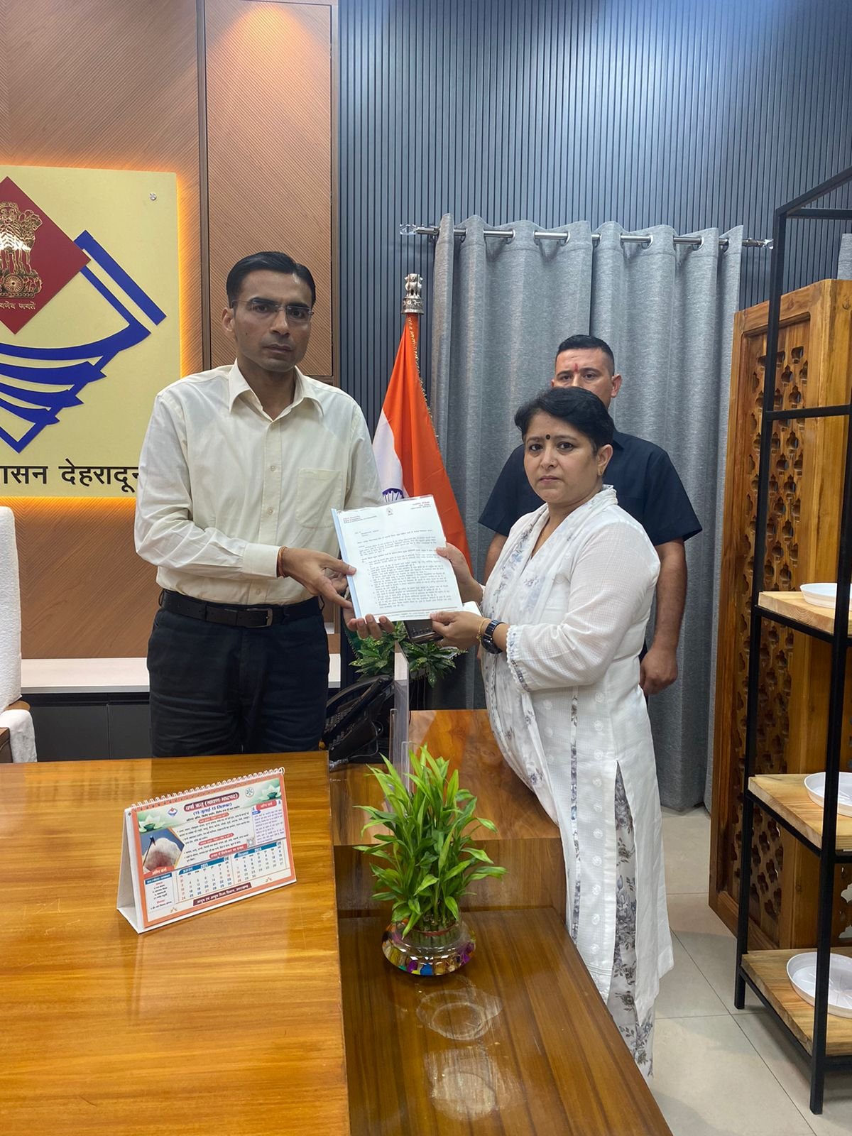 उत्तराखंड महिला कांग्रेस अध्यक्ष ज्योति रौतेला ने देहरादून डीएम को सौंपा ज्ञापन, कर दी ये अहम मांग