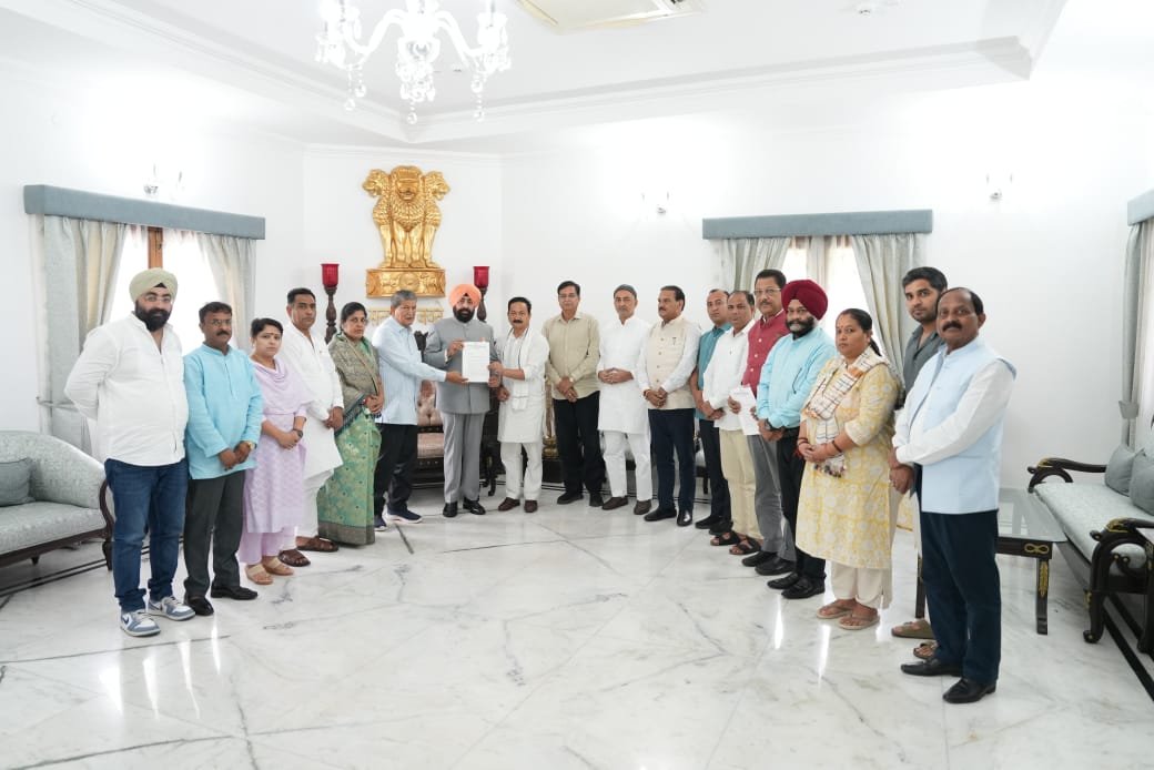 राज्यपाल से मिला कांग्रेस का प्रतिनिधिमंडल, राज्य निर्वाचन आयुक्त कै बर्खास्त करने की मांग