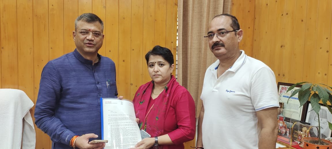 महिला कांग्रेस प्रतिनिधिमंडल ने देहरादून मेयर को सौंपा ज्ञापन, ज्योति रौतेला ने की धर्मपुर से कूड़ा प्रबंधन यार्ड हटाने की मांग