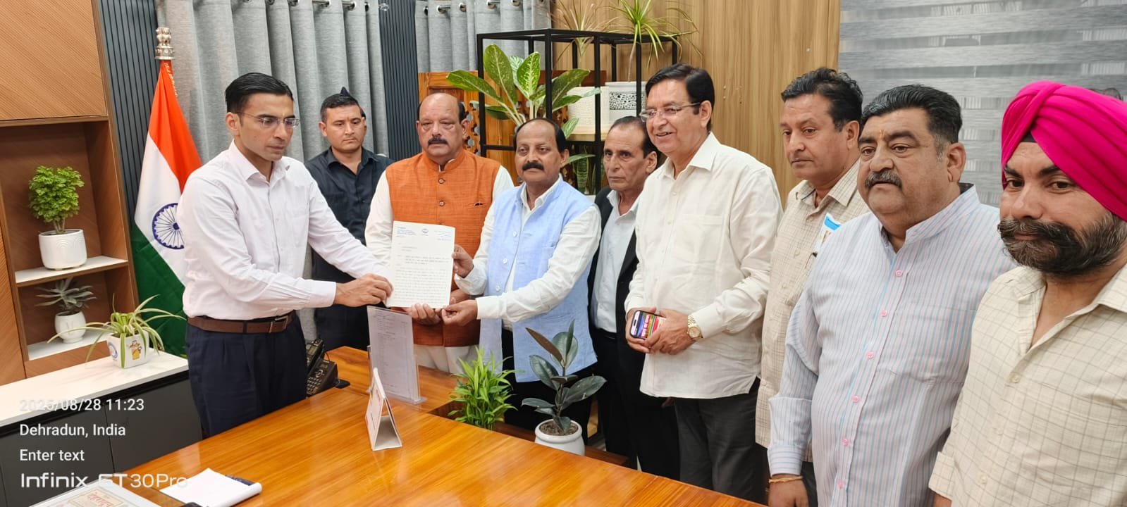 प्रीतम सिंह के नेतृत्व में डीएम देहरादून से मिला कांग्रेस का प्रतिनिधिमंडल, एलिवेटेड रोड से जुड़े मसले पर की ये अहम मांग