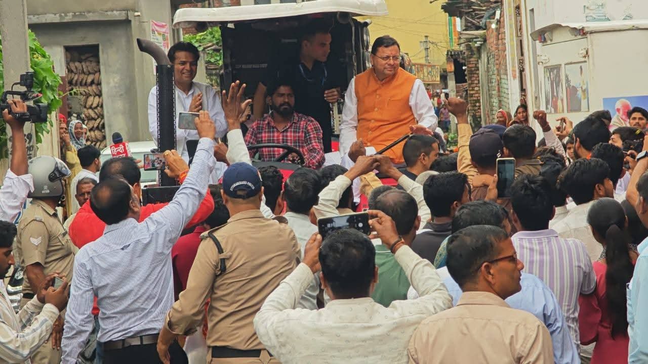 सीएम धामी ने किया लक्सर के बाढ़ प्रभावित क्षेत्रों का दौरा