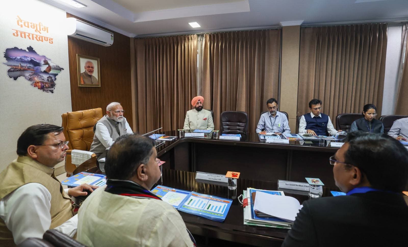 पीएम ने की उत्तराखंड में आपदा राहत की समीक्षा, 1200 करोड़ के पैकेज की घोषणा