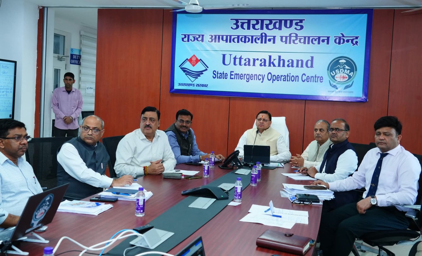 आपदा परिचालन केंद्र से सीएम धामी ने नंदानगर आपदा राहत की समीक्षा