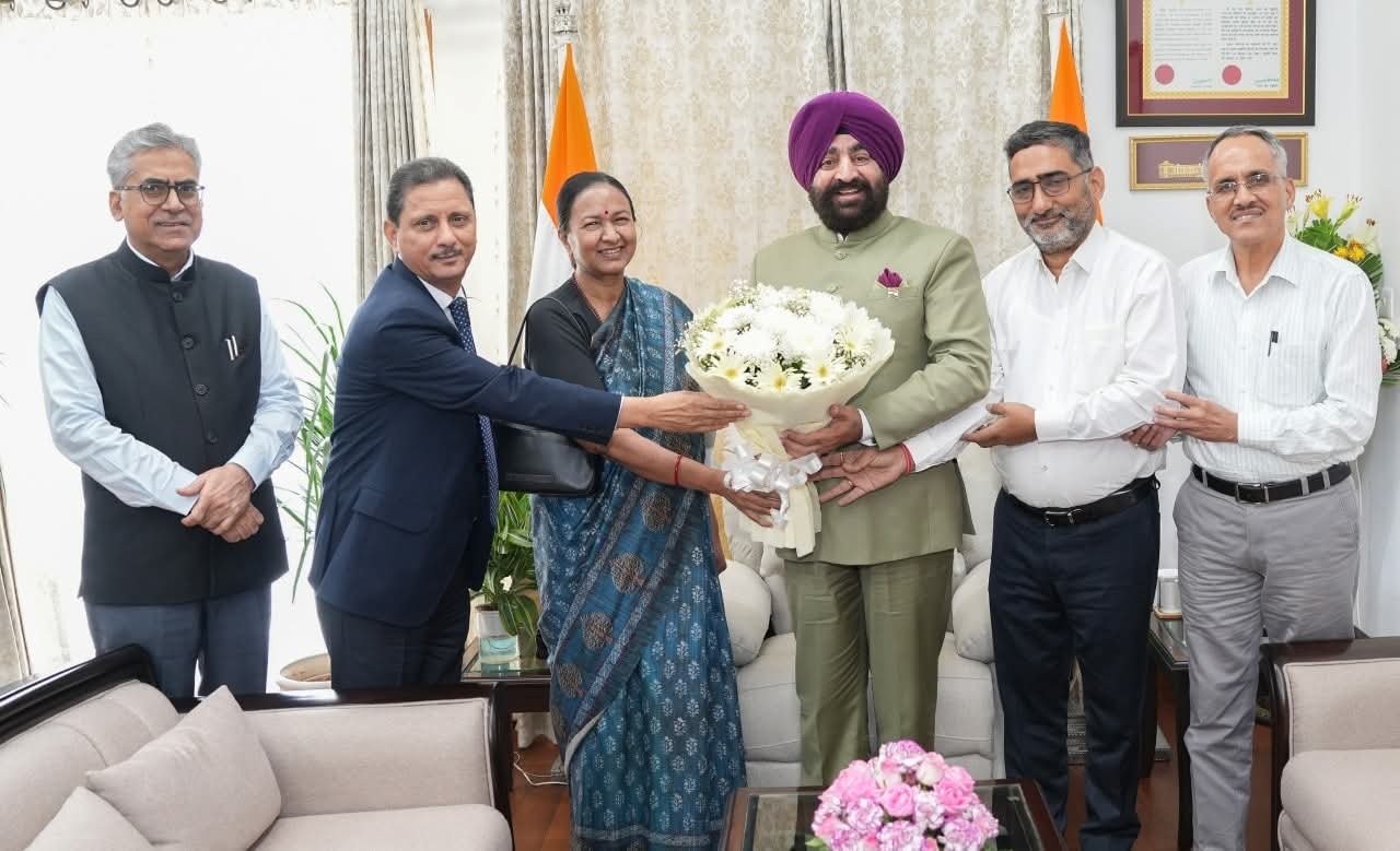 मुख्य सूचना आयुक्त ने की राज्यपाल से मुलाकात