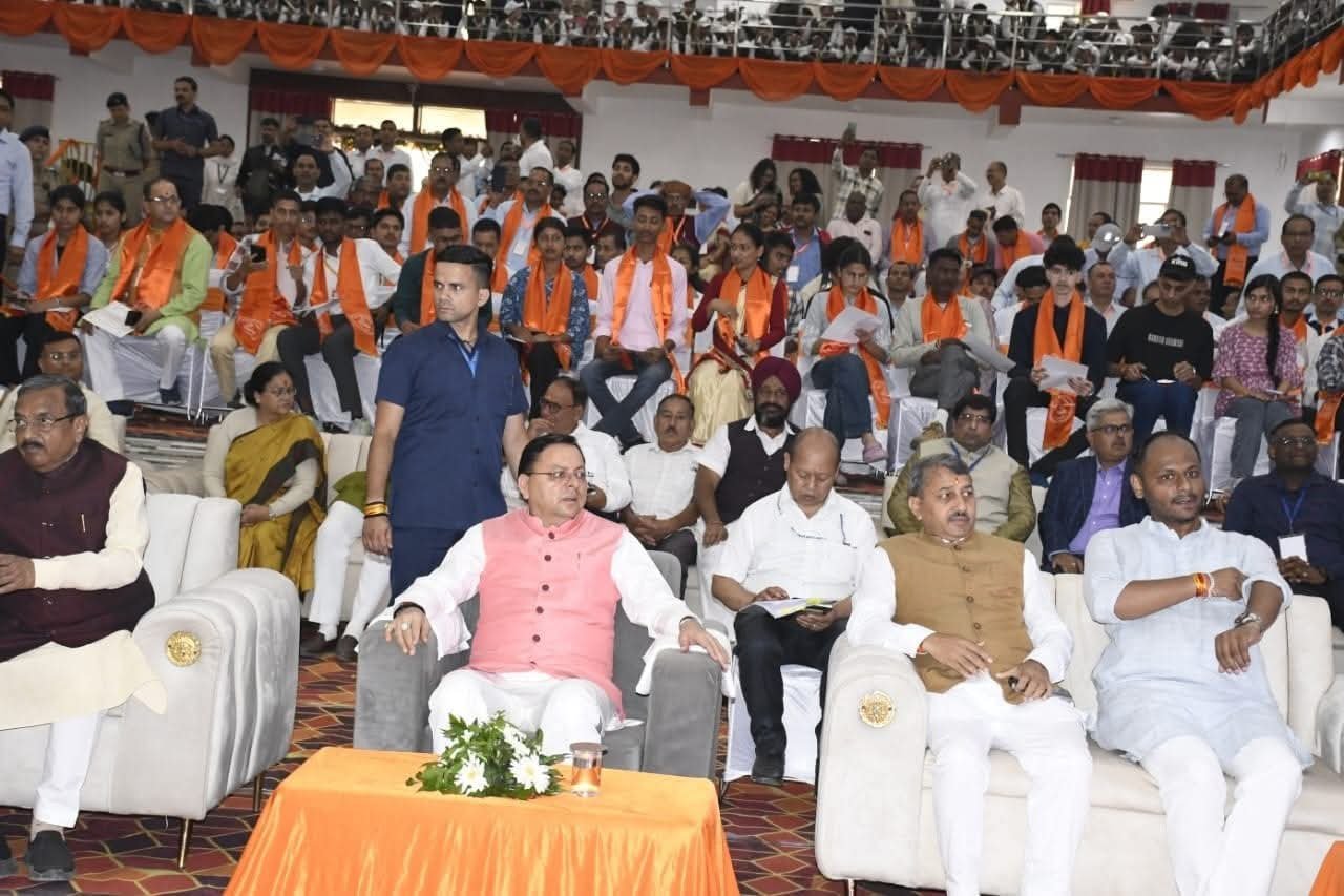 सीएम धामी ने सुनी पीएम की मन की बात