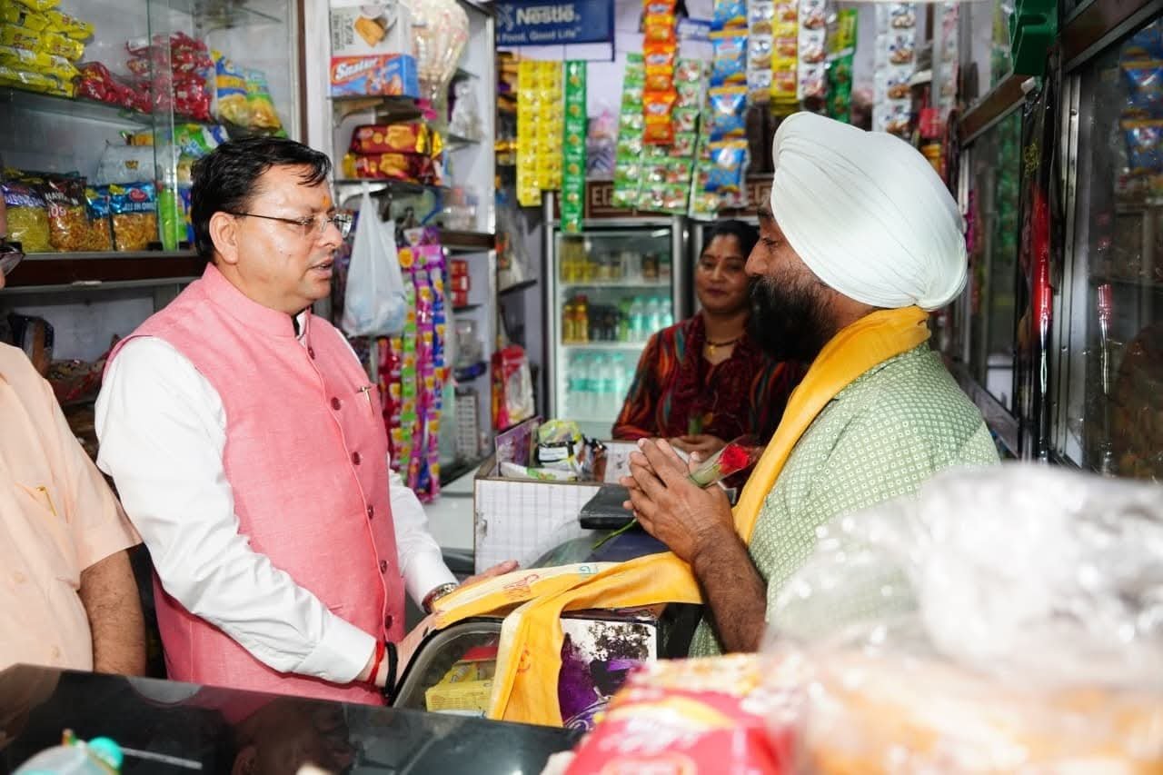 सीएम धामी ने गढ़ी कैंट बाजार में किया संवाद