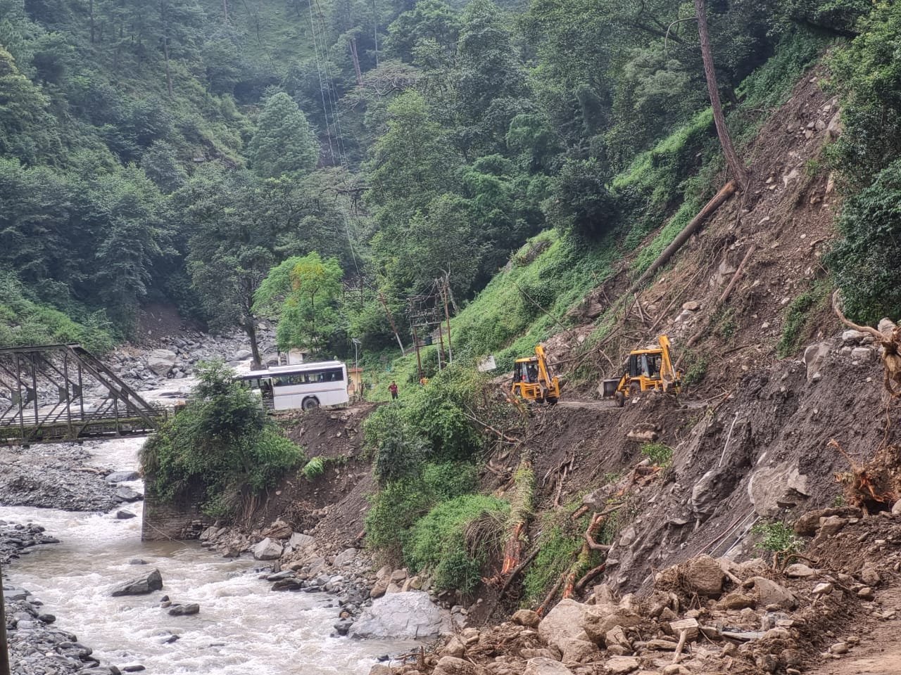 रुद्रप्रयाग के छेनागाड़ में सर्च ऑपरेशन जारी
