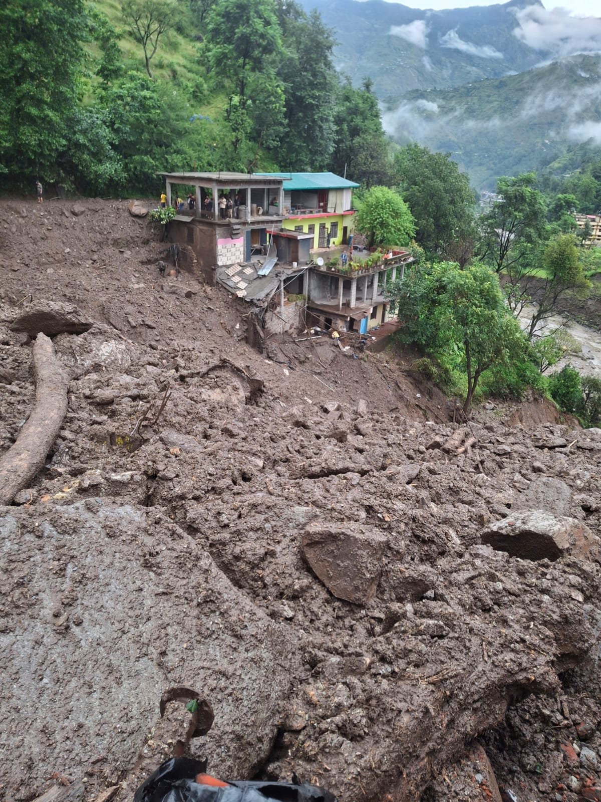 नंदानगर में राहत बचाव काम तेज, सीएम ने प्रभावितों को हर संभव मदद का निर्देश दिया