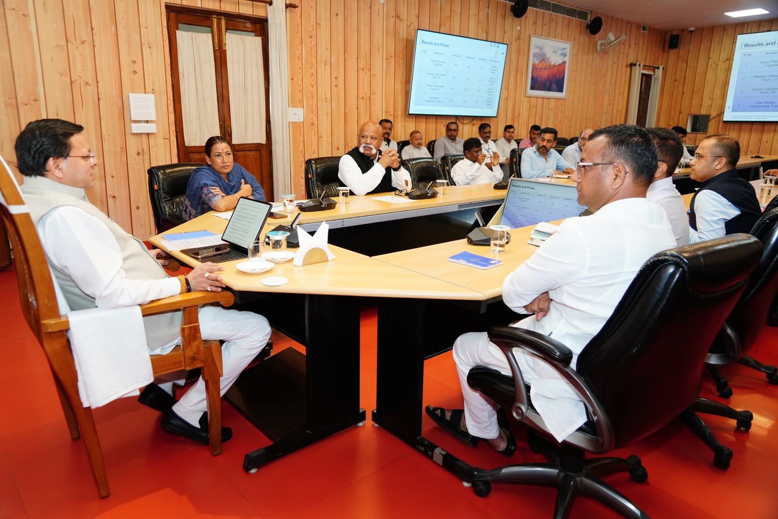 सीएम धामी ने की खेल विभाग की समीक्षा बैठक