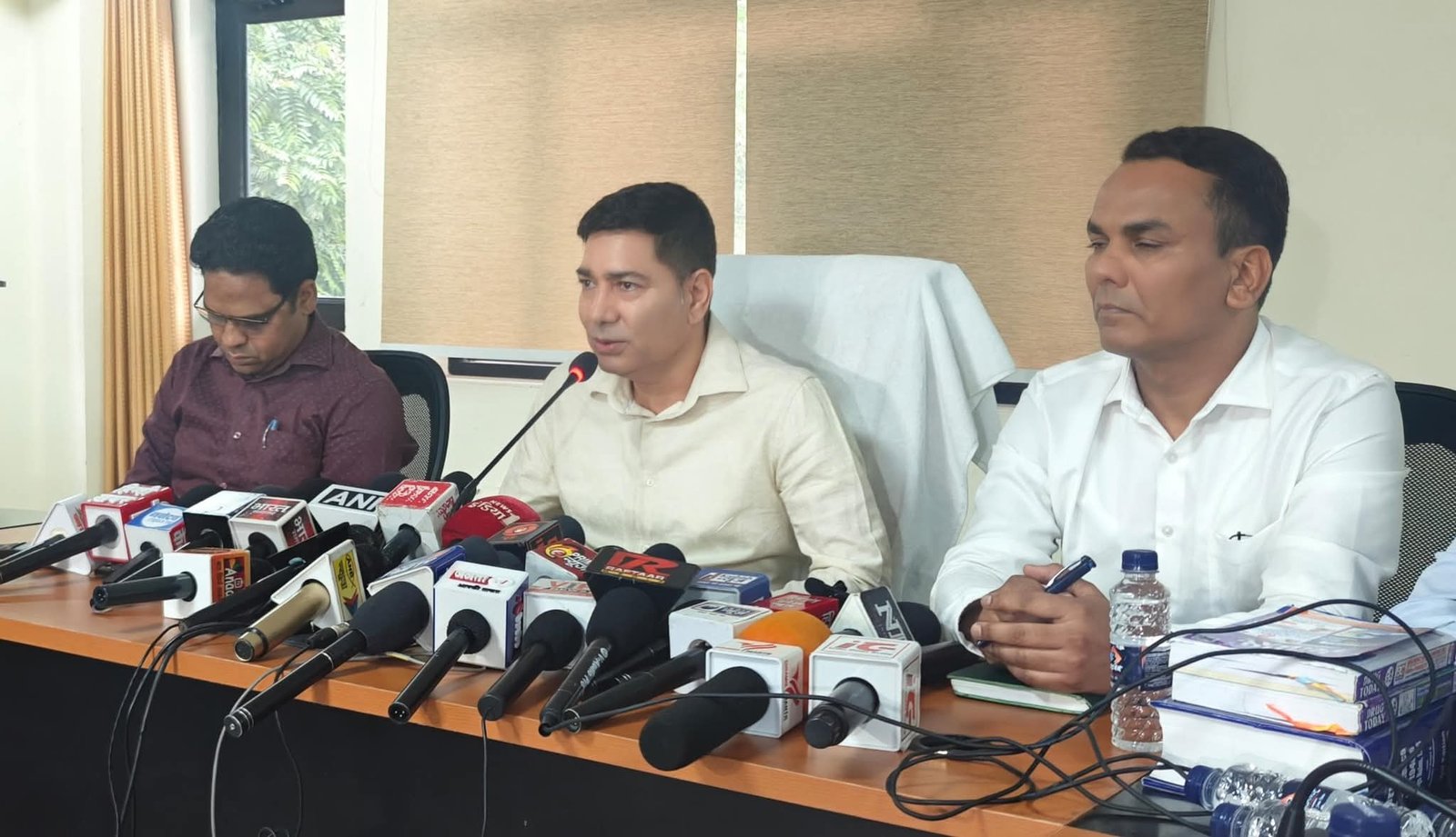 प्रतिबंधित कफ सिरप को लेकर उत्तराखंड में छापेमारी