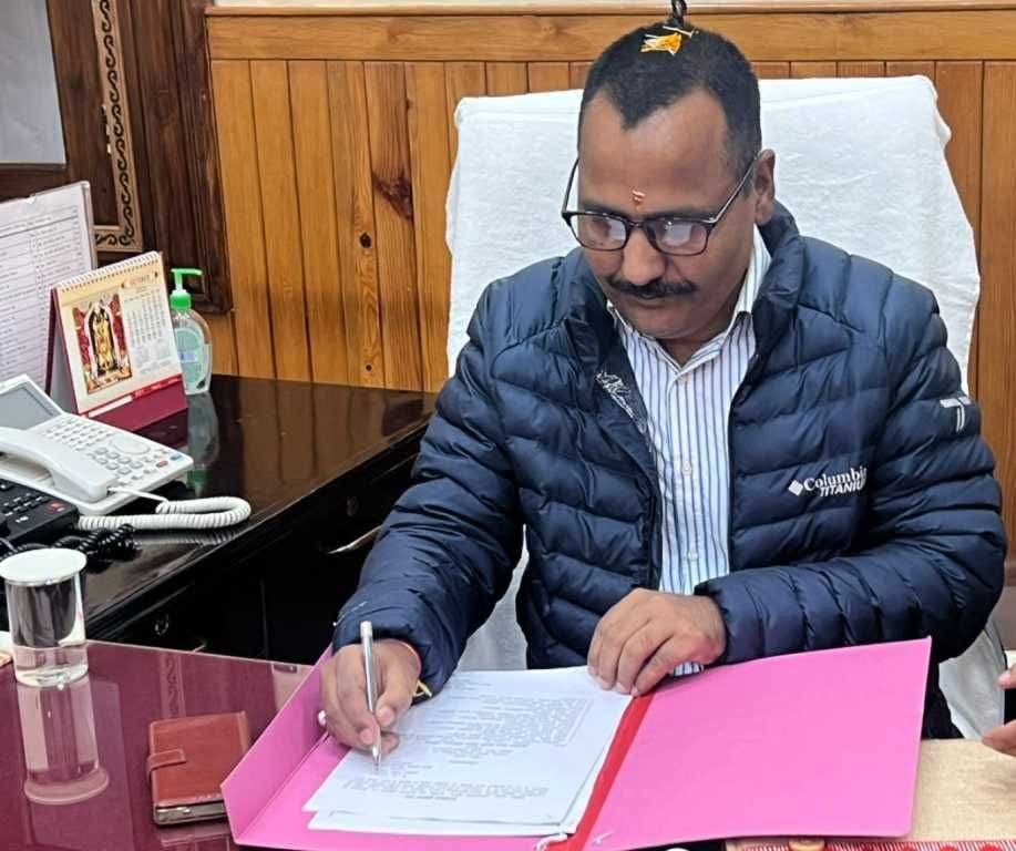 नवनियुक्त डीएम ललित मोहन रयाल ने संभाला कार्यभार, विकास कार्यों में होगी तेजी