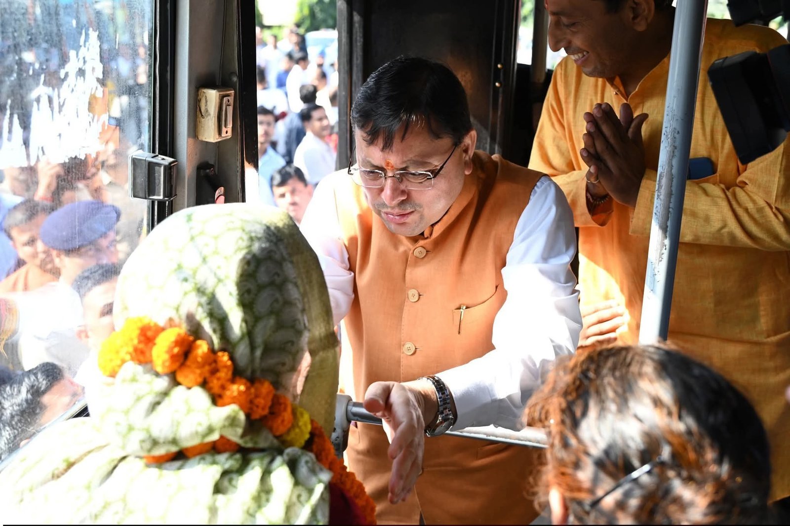 सीएम धामी ने श्रद्धालुओं को गंगोत्री धाम रवाना किया