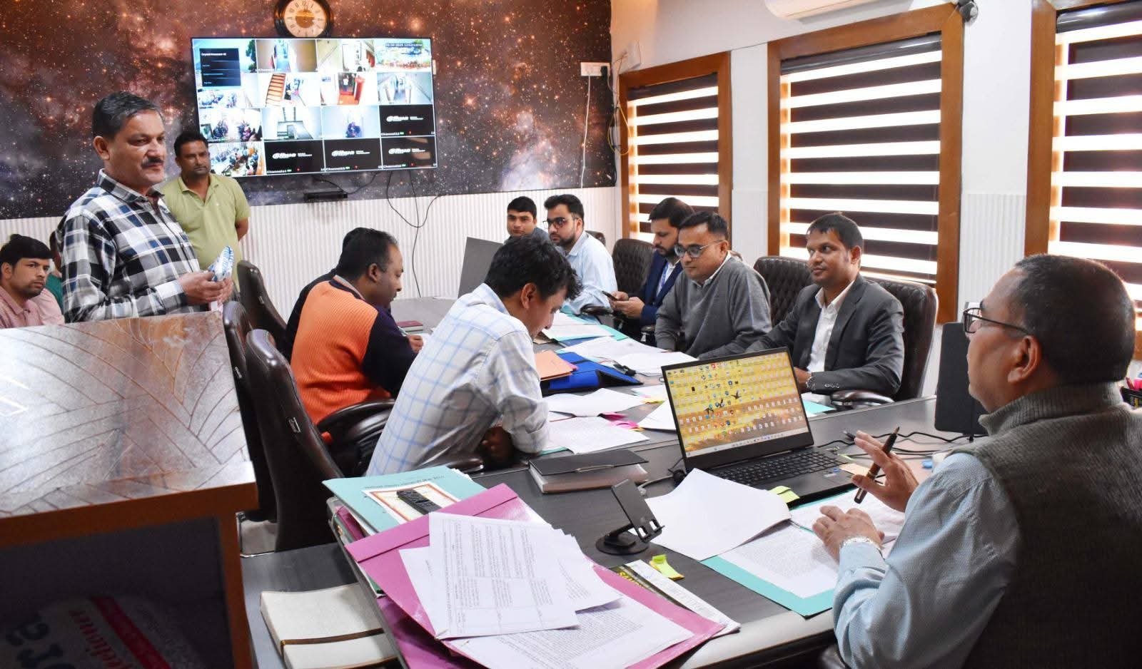 चमोली में पर्यटन स्वरोजगार योजना को लेकर बैठक