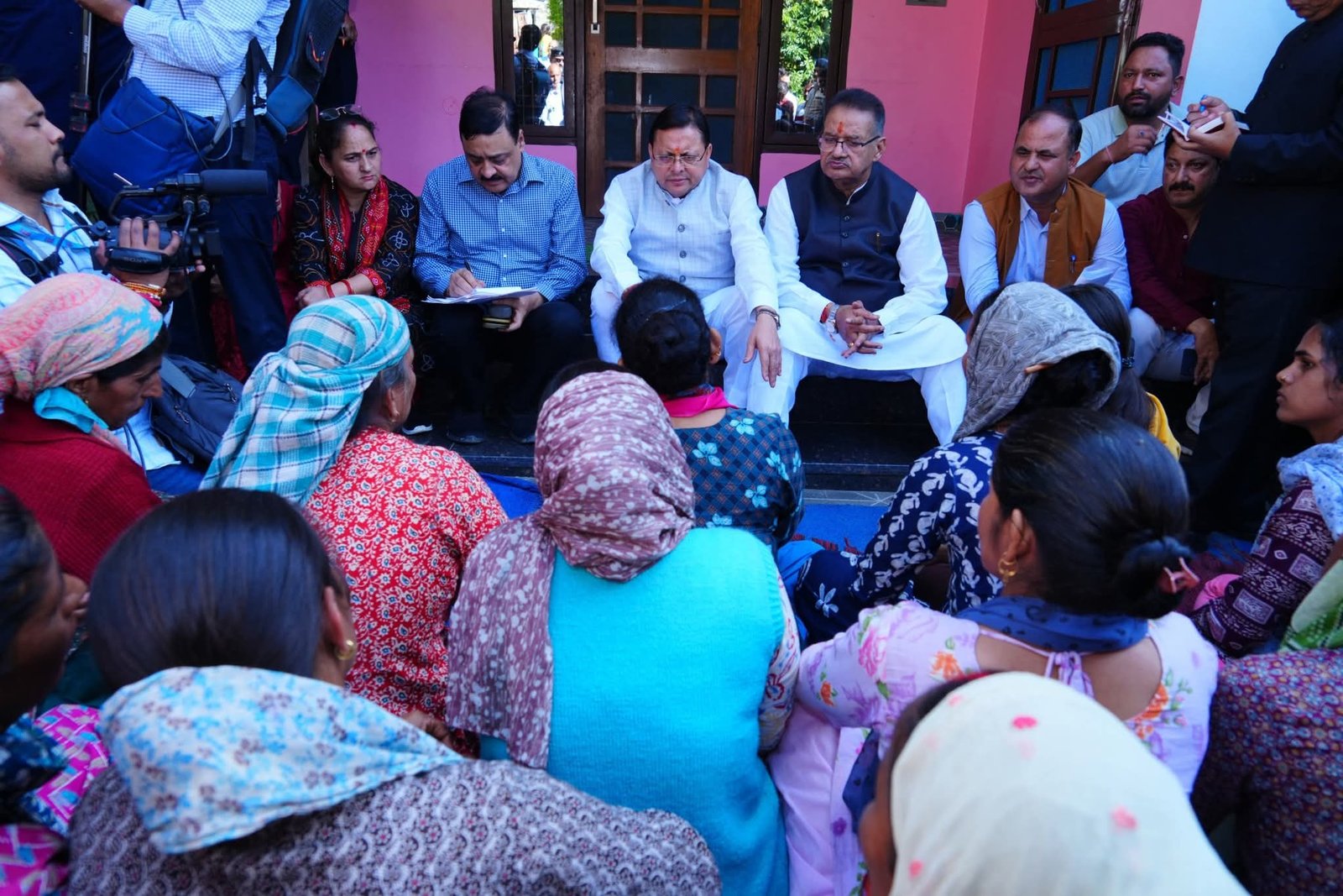 दीपावली पर आपदा प्रभावित सहस्त्रधारा पहुंचे सीएम धामी