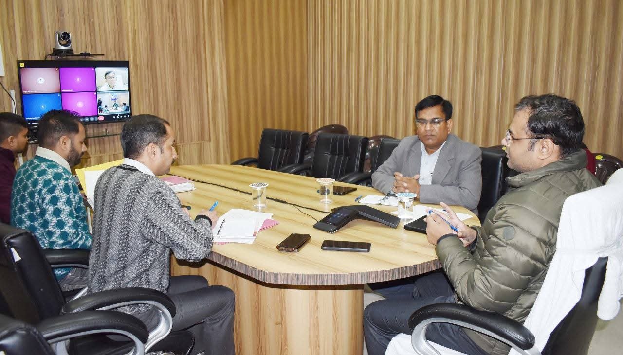 डीएम चमोली ने हेमकुंड साहिब रोपवे प्रोजेक्ट को लेकर की बैठक