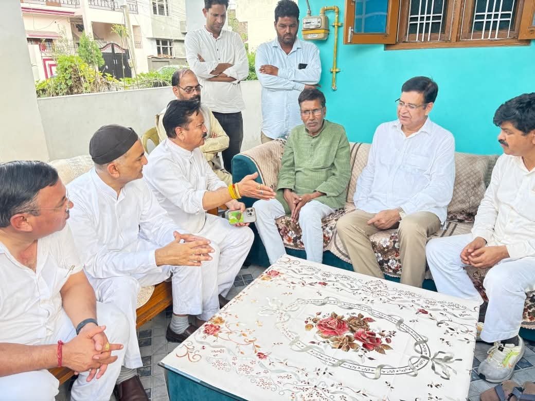 दिवंगत पत्रकार राजीव प्रताप के परिजनों से मिले कांग्रेस नेता, निष्पक्ष जांच की मांग की