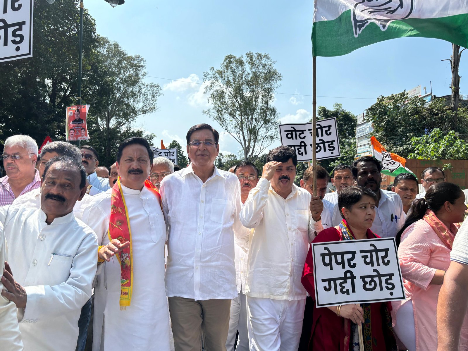 देहरादून में कांग्रेस का सीएम आवास कूच, उठाए गंभीर सवाल