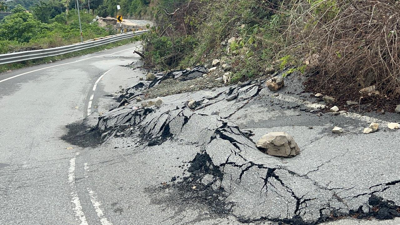 रुद्रप्रयाग में जवाड़ी बाइपास पर केदारनाथ रूट एक साइड आवाजाही के लिए बाधित