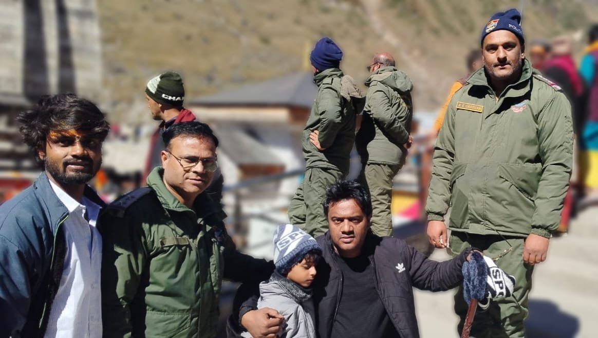 केदारनाथ में बिछड़े बच्चे को पुलिस ने परिजनों से मिलाया