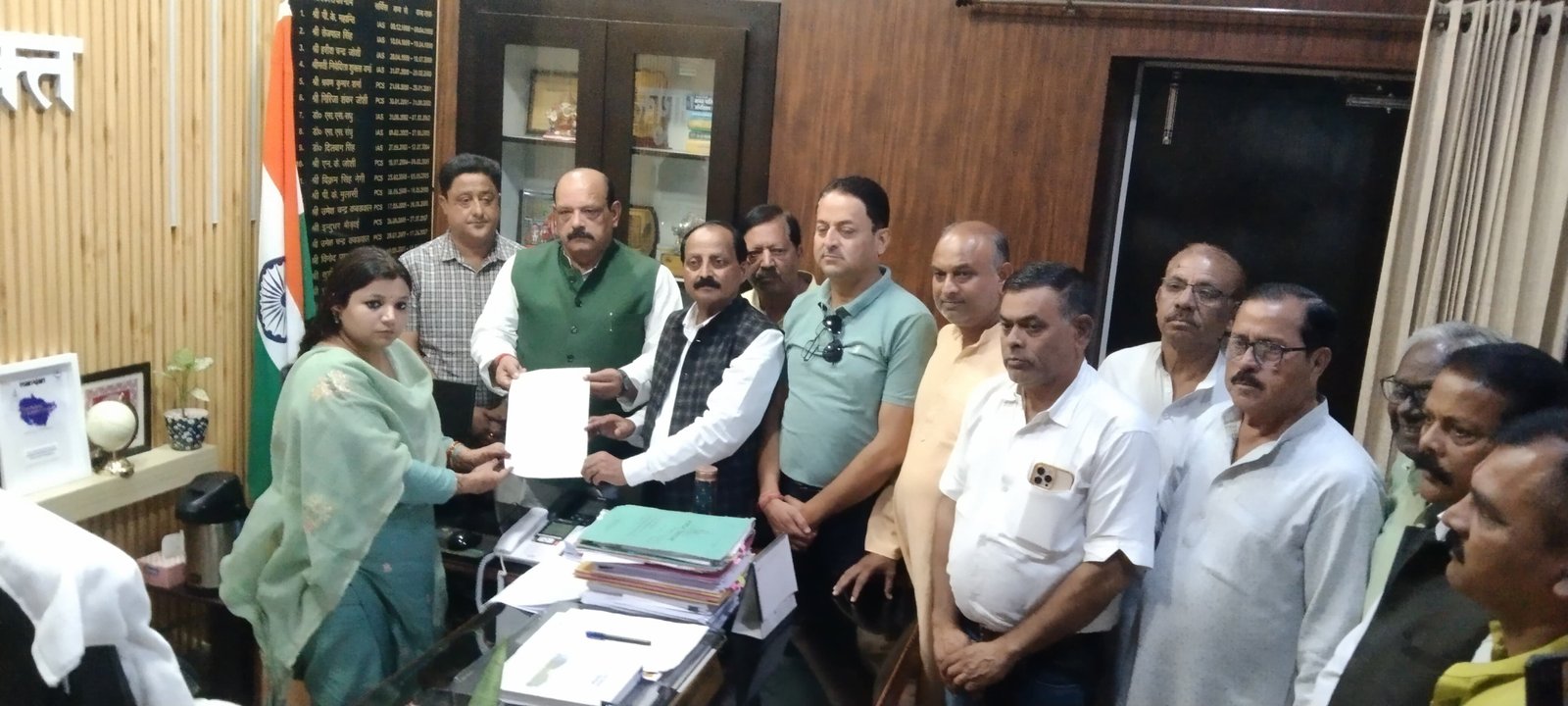 गांधी पार्क की शांति और हरियाली कायम रखने के लिए कांग्रेस ने नगर आयुक्त को सौंपा ज्ञापन