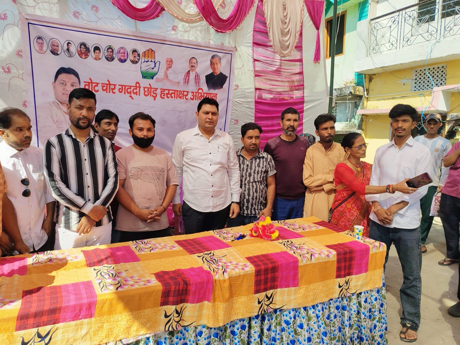 टनकपुर में कांग्रेस का वोट चोर गद्दी छोड़ हस्ताक्षर अभियान