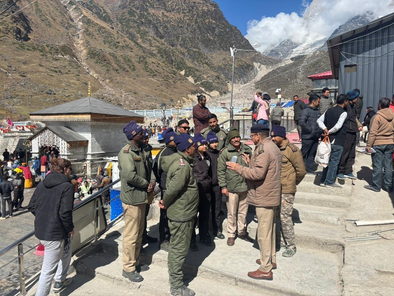 केदारनाथ में आतिशबाज़ी न करने पर जागरूकता अभियान