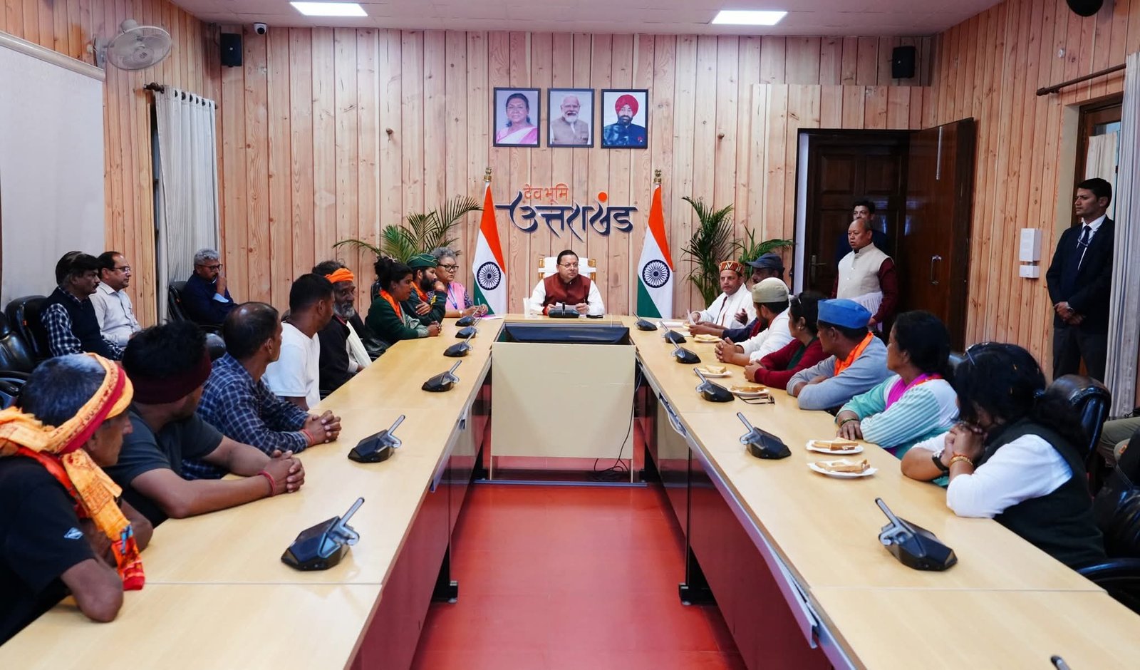 ऑपरेशन स्वास्थ्य के प्रतिनिधियों से मिले सीएम धामी, दिया समाधान का भरोसा