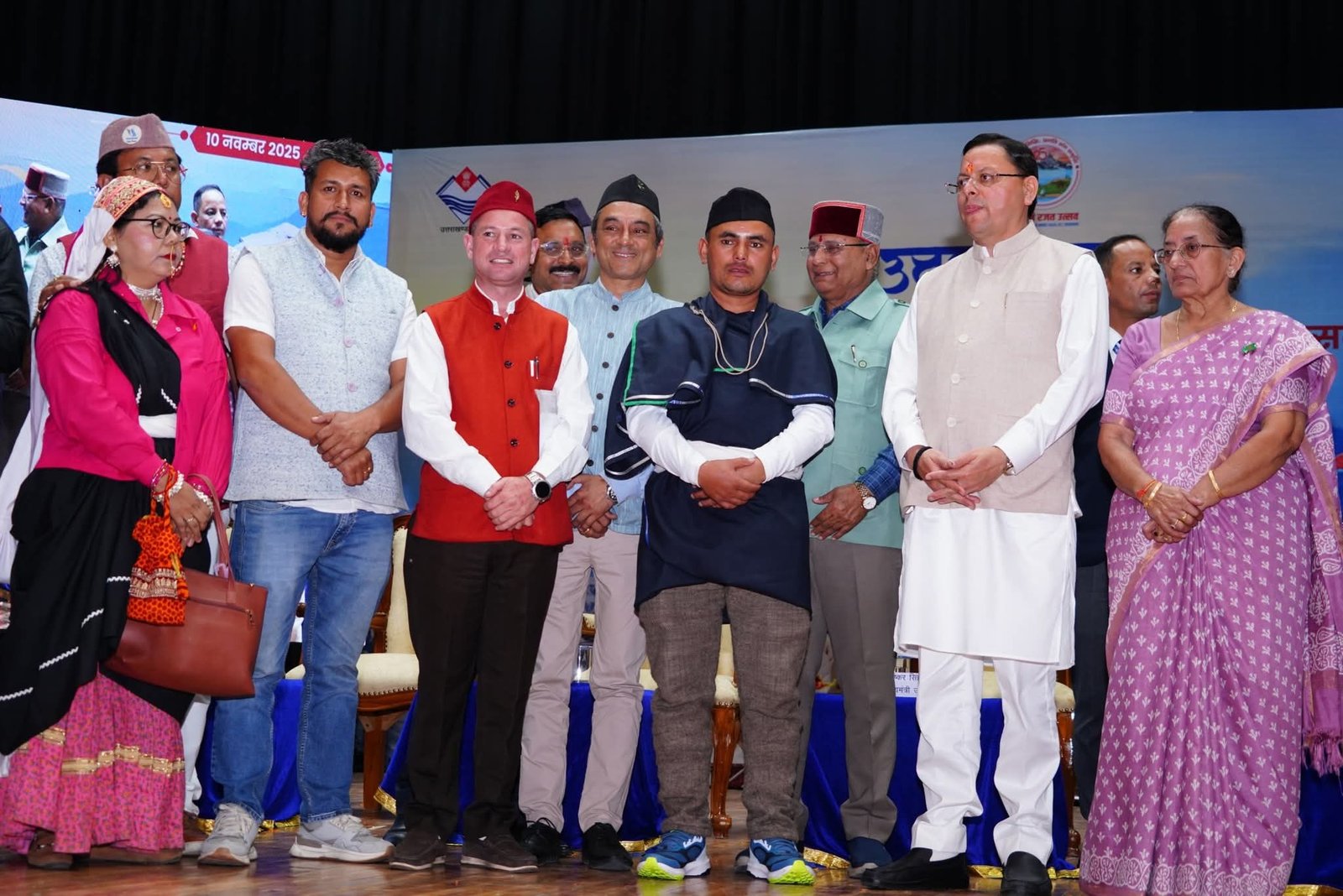 देहरादून में पर्यटन विभाग के कार्यक्रम में शामिल हुए सीएम धामी