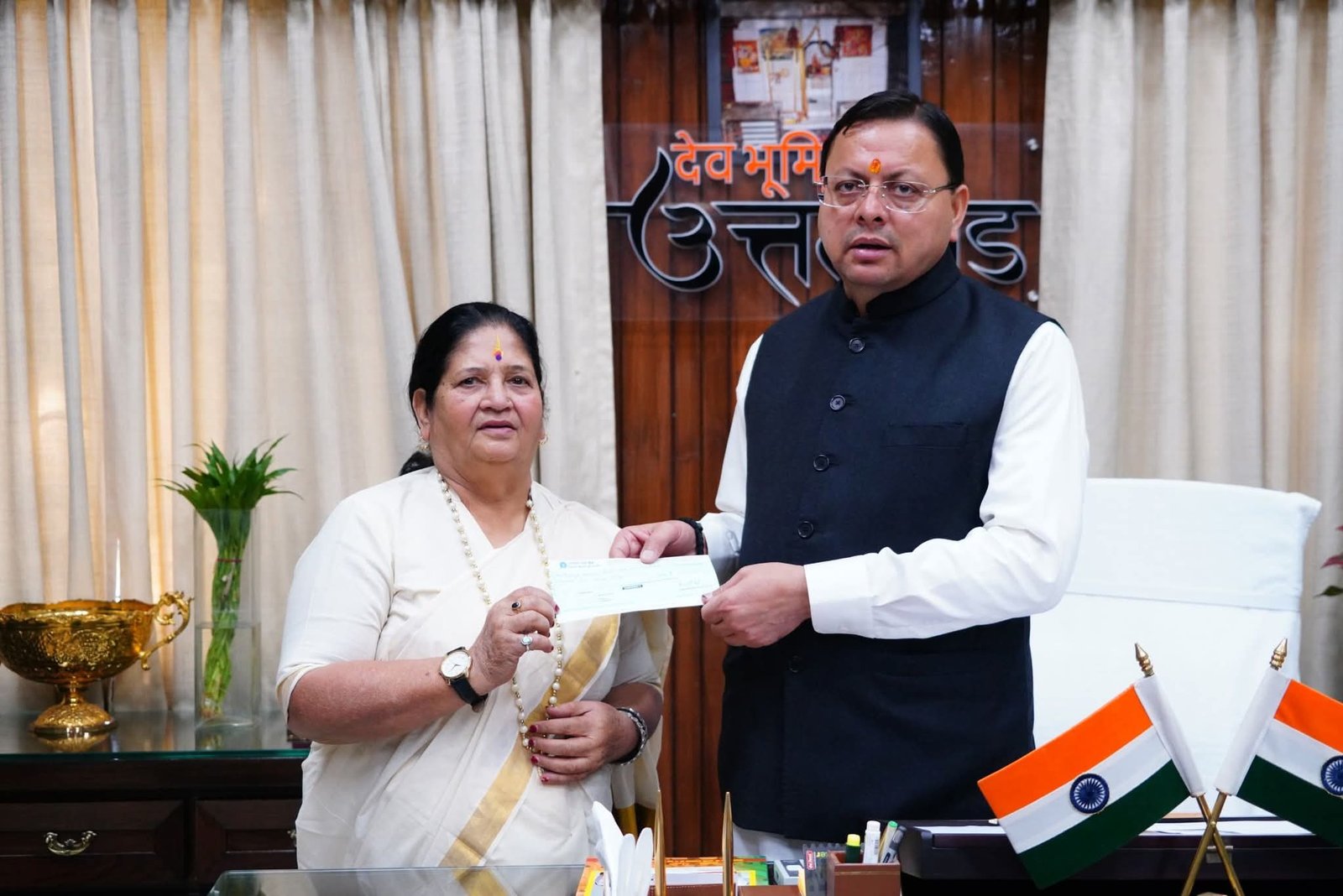 सीएम राहत कोष में बछेंद्री पाल ने दिए 10 लाख रुपये